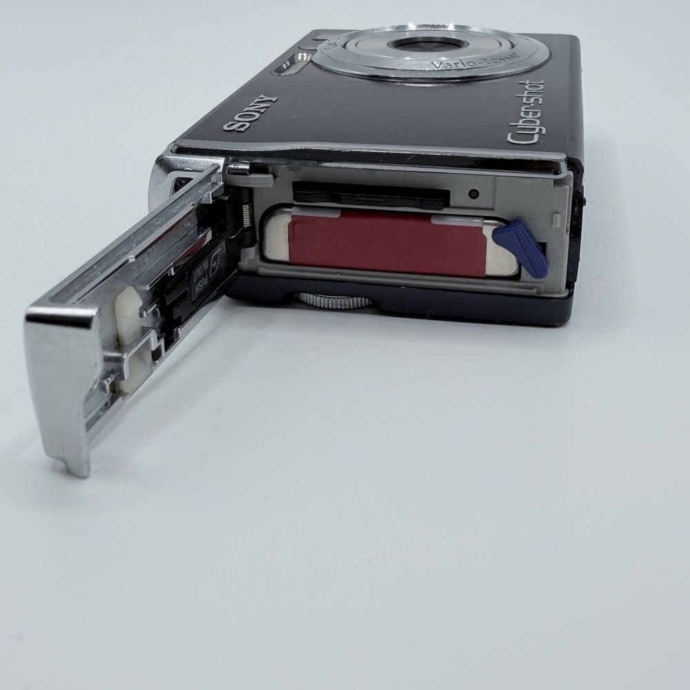 Sony Cyber-shot DSC-W90 8.1MP Digital Camera - Picture 8 of 16